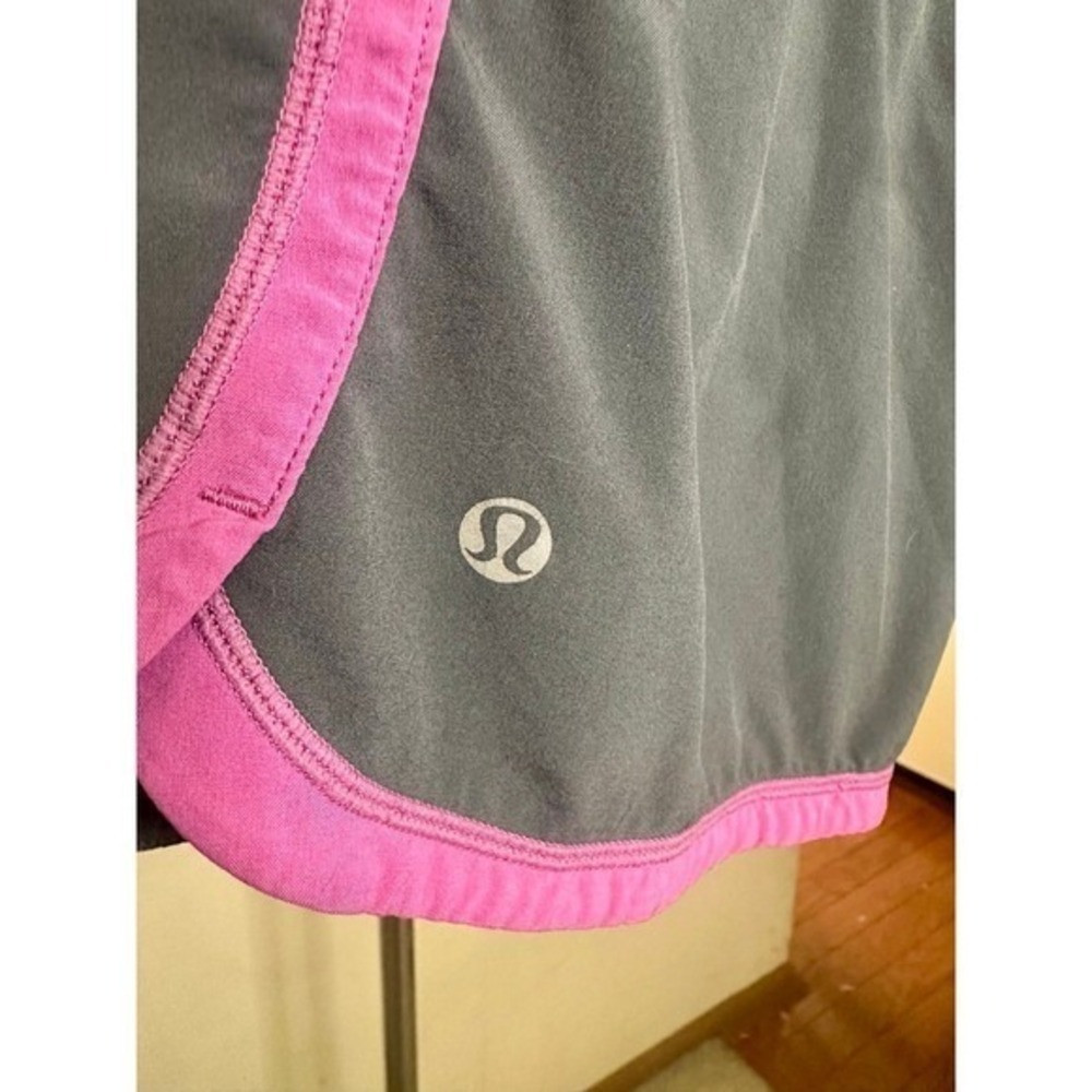 Lululemon Speed Short 2.5" – Coal Purple Crush Size (Sz 4) | Good condition - Picture 3 of 4